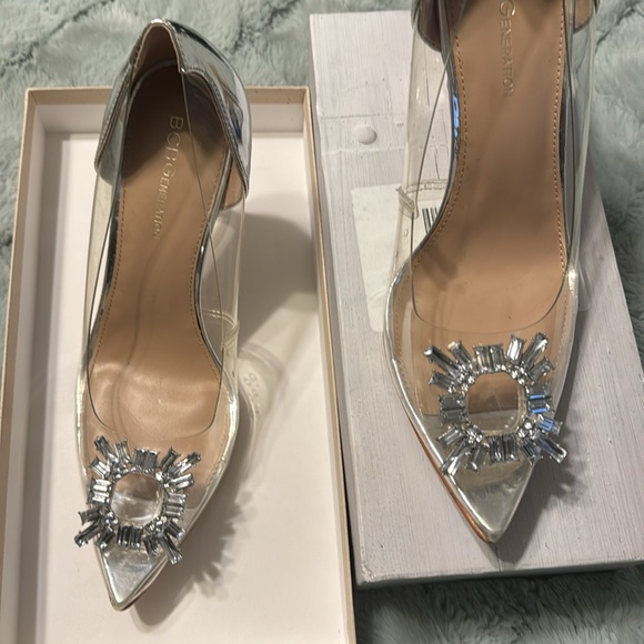 Clear with sliver design on the front - Picture 2 of 4